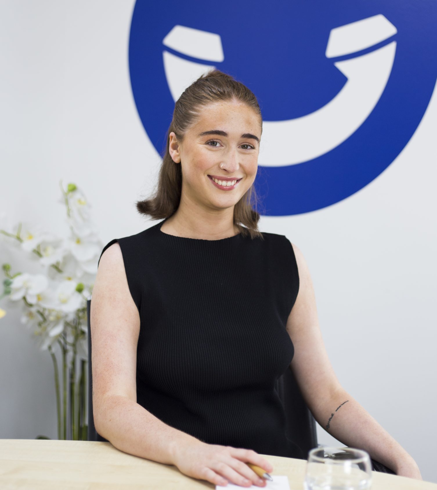 A smiling answering service call handler