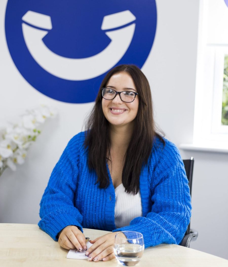 A smiling professional call answering service PA at Face For Business