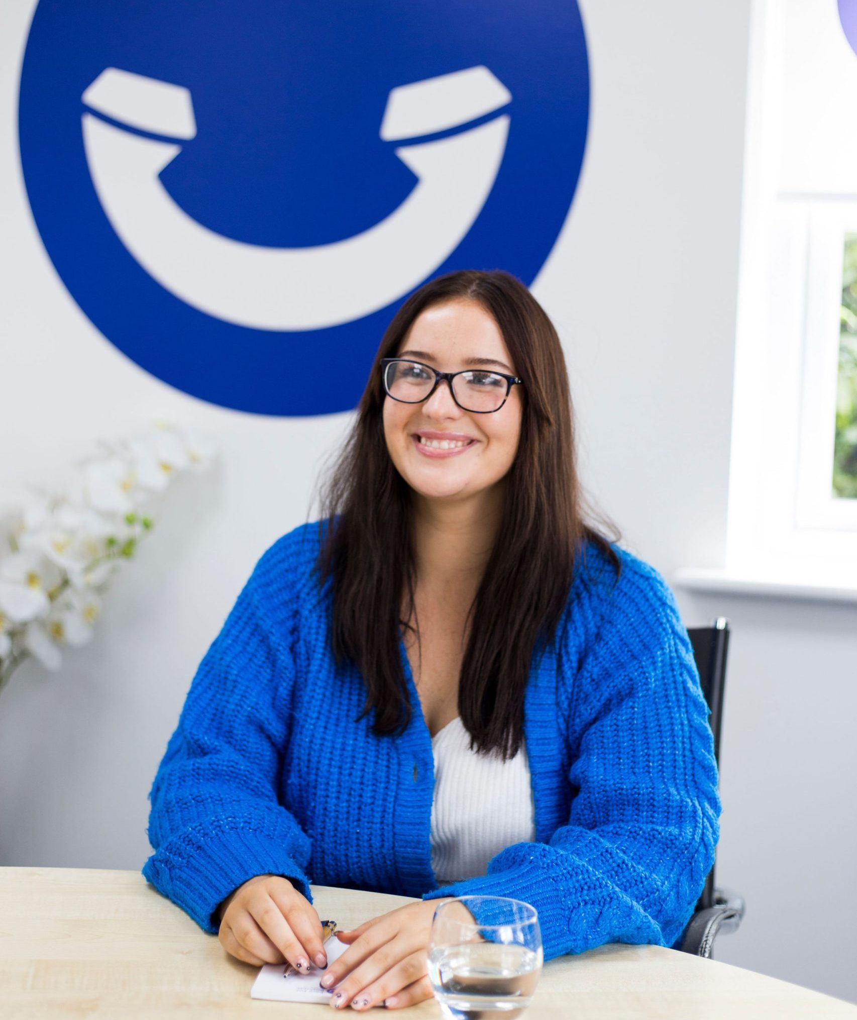 A phone answering service PA at Face For Business