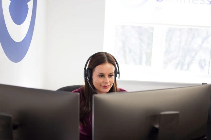 Virtual receptionist answering calls for clients